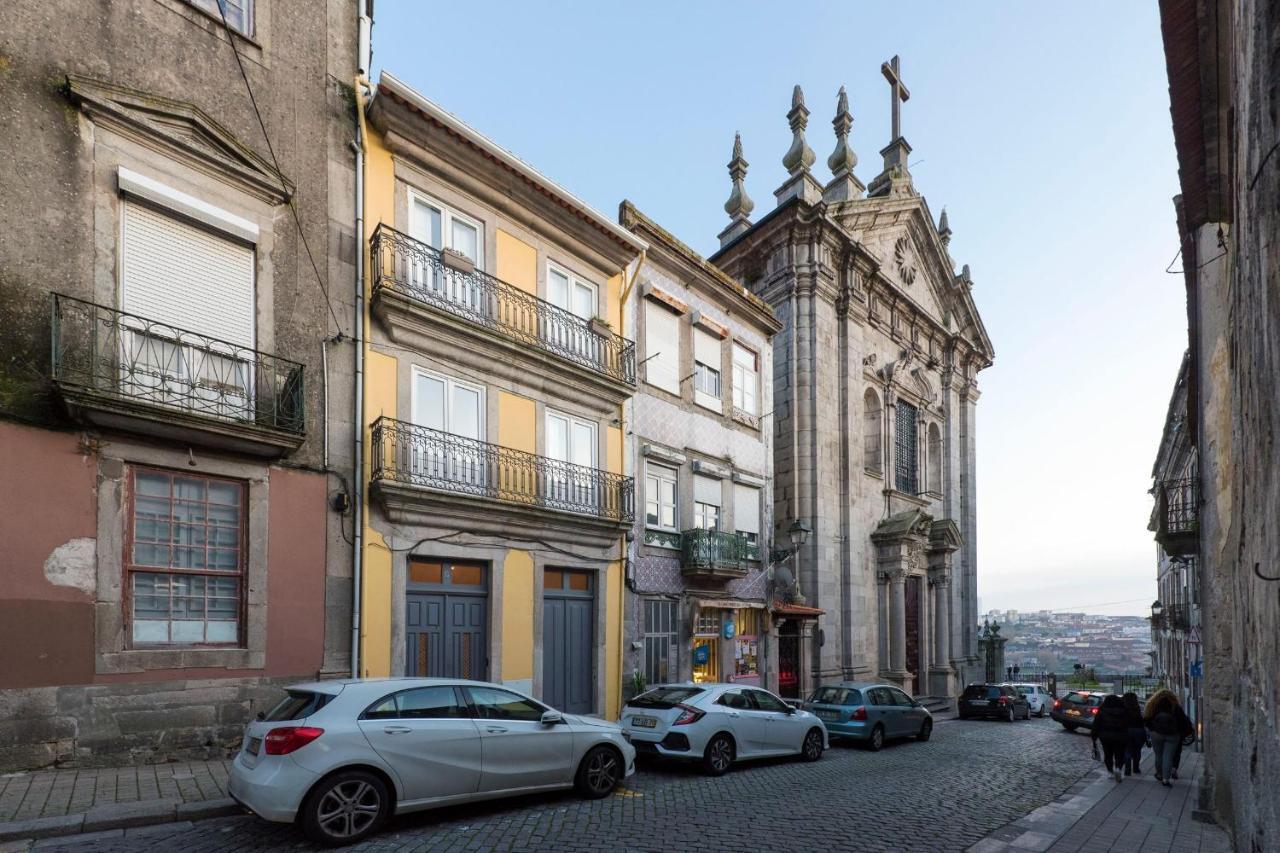Lovelystay - Peaceful Living W/ Backyard Apartament Porto