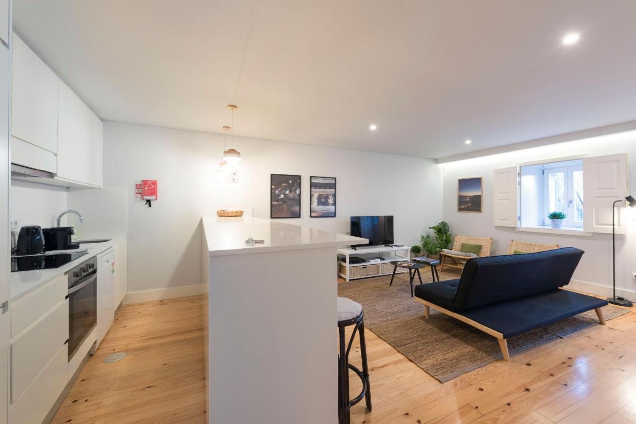 Lovelystay - Peaceful Living W/ Backyard Apartament Porto
